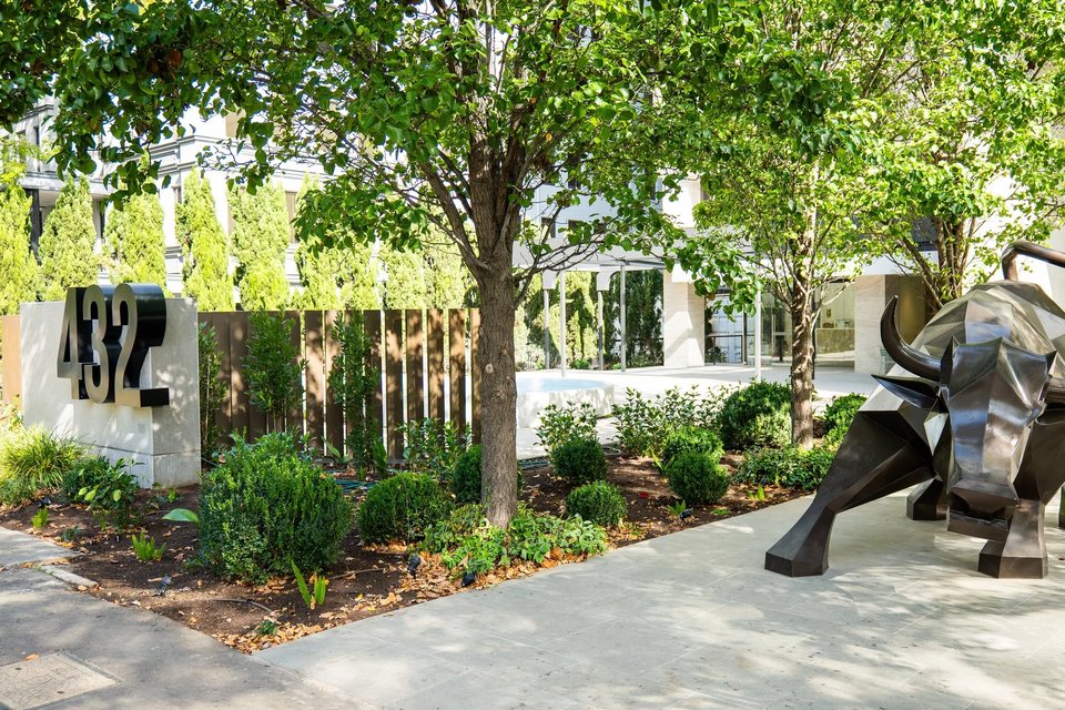 The 432 St Kilda Road forecourt, with the building number and bull sculpture