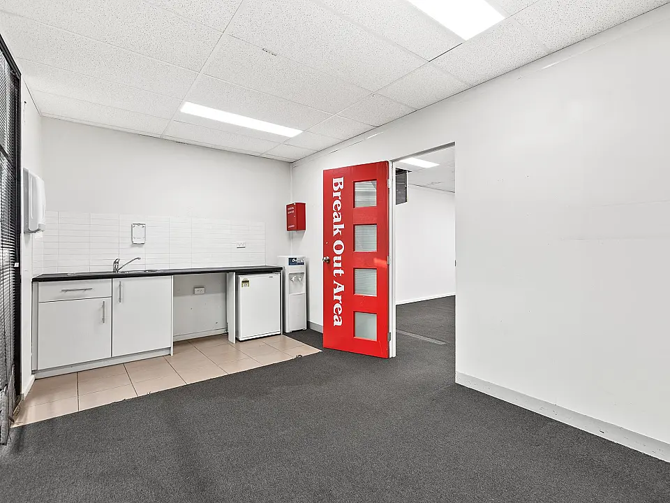 30-32 East Esplanade, St Albans, commercial office, photo 3