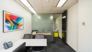5 Person Private Office (Window)