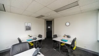 5 Person Private Office (Window)