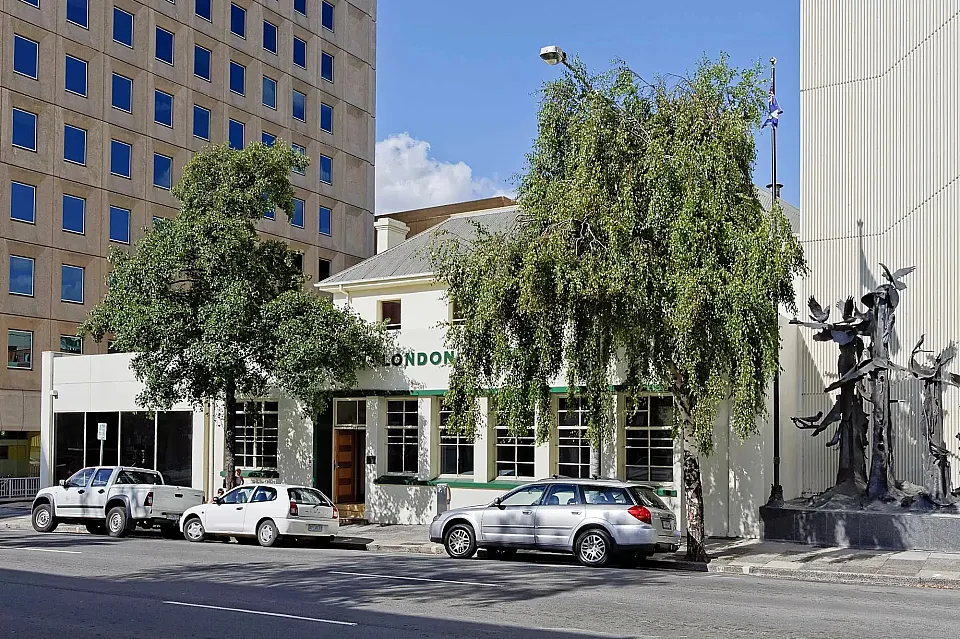 London Chambers, 140 Macquarie Street, Hobart — office interior