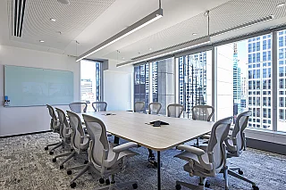 L17 16 Desks + MR