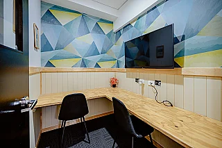 8 Person Office